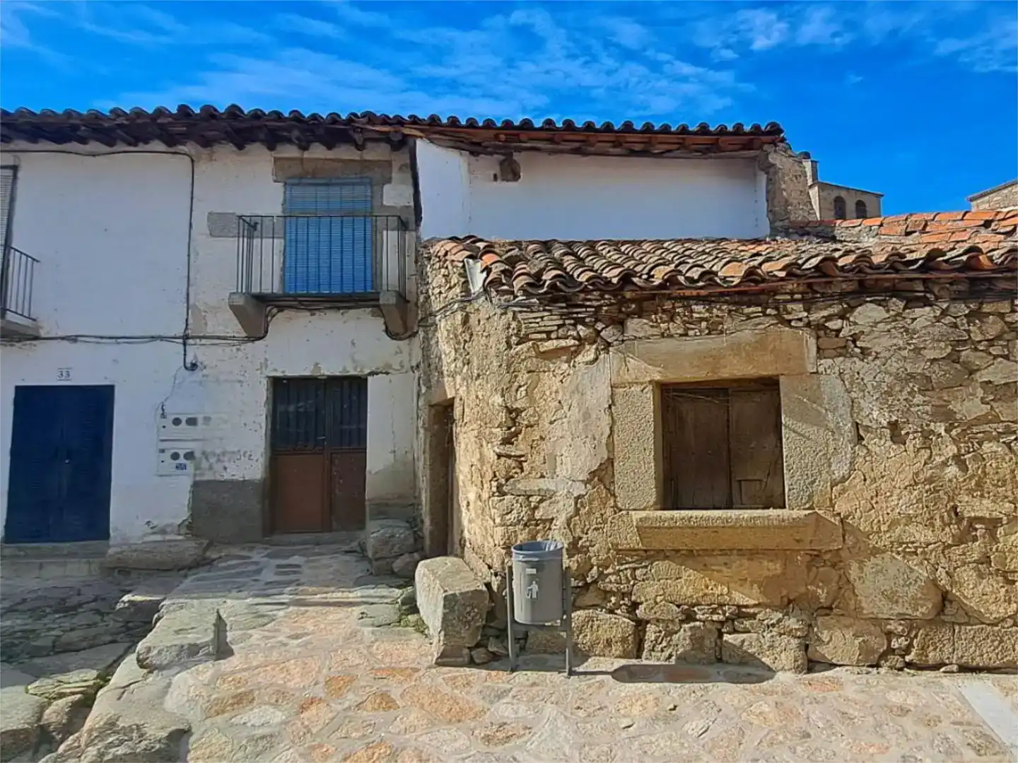 Vista exterior de Casa adosada en venda en Puente del Congosto amb Jardí privat i Balcó