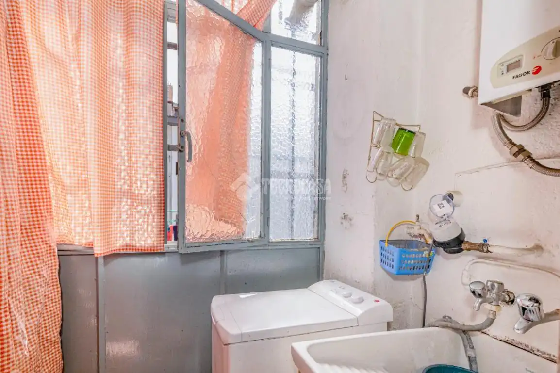 Baño de Piso en venta en Granada con Calefacción, Amueblado y Balcón
