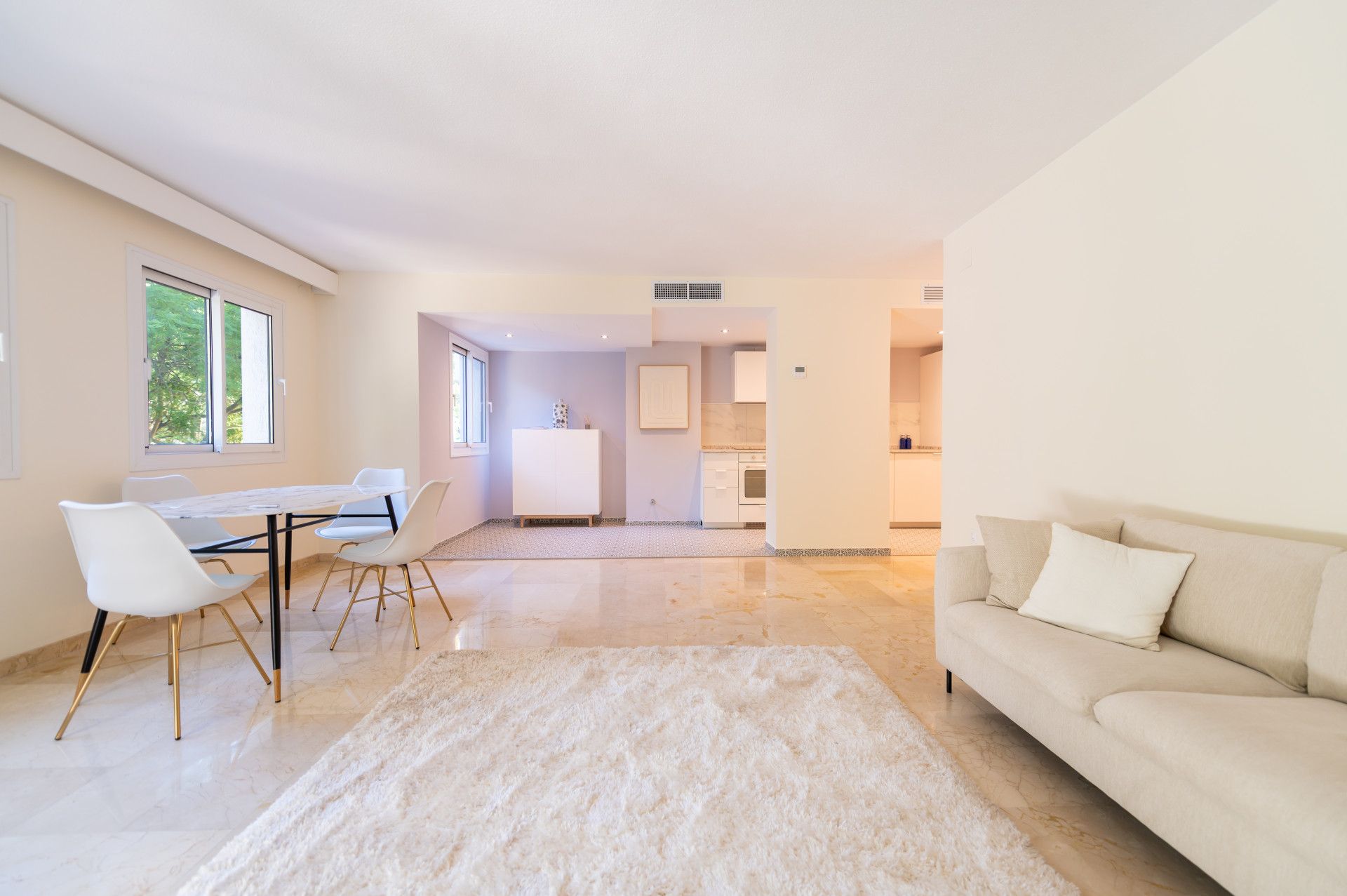 Living room of Apartment for sale in Marbella  with Air Conditioner, Heating and Terrace