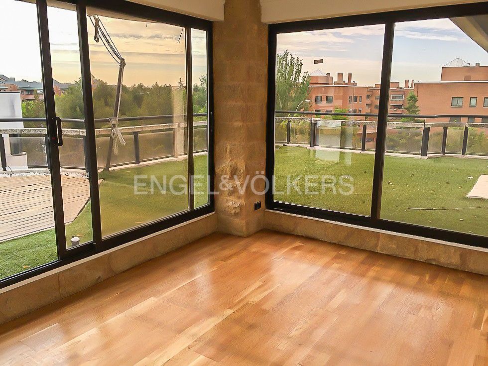Terrace of Attic for sale in  Madrid Capital  with Air Conditioner, Heating and Private garden