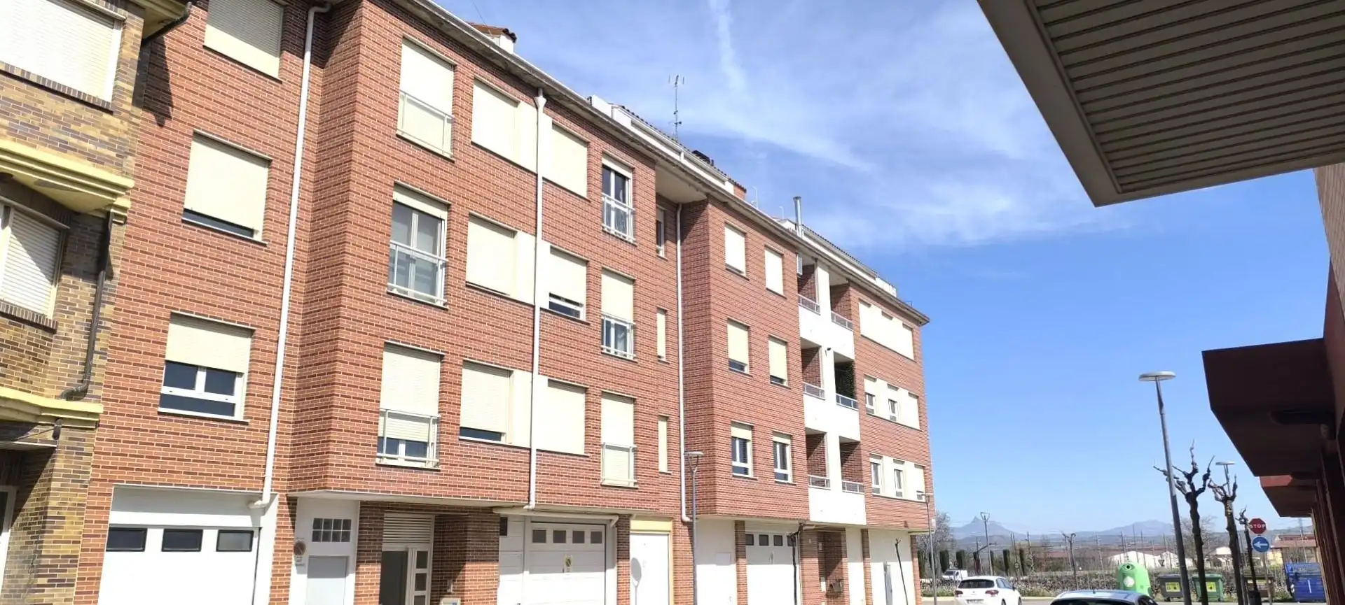 Vista exterior de Dúplex en venta en Cenicero con Calefacción, Terraza y Trastero