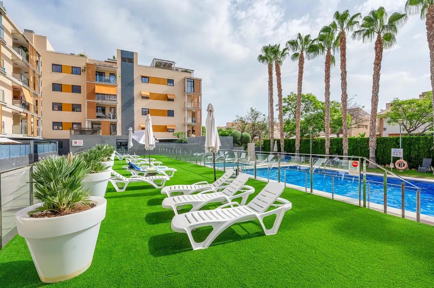 Piscina de Planta baixa en venda en El Campello amb Aire condicionat, Calefacció i Jardí privat