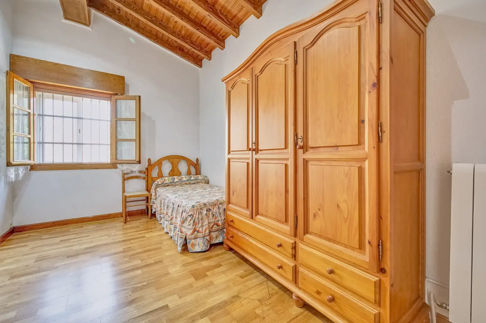 Schlafzimmer von Haus oder Chalet zum Verkauf in Aranguren mit Klimaanlage, Heizung und Privatgarten