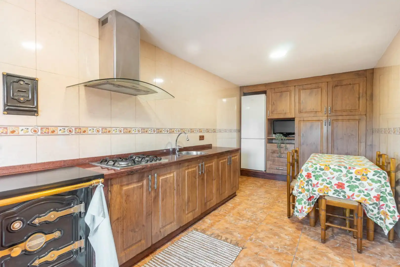 Cocina de Casa o chalet en venta en Sariego con Calefacción, Terraza y Amueblado