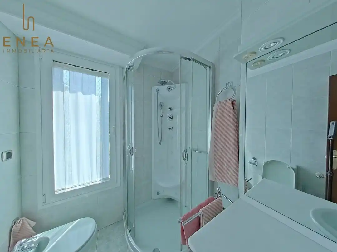 Baño de Casa o chalet en venta en Vitoria - Gasteiz con Calefacción, Jardín privado y Trastero