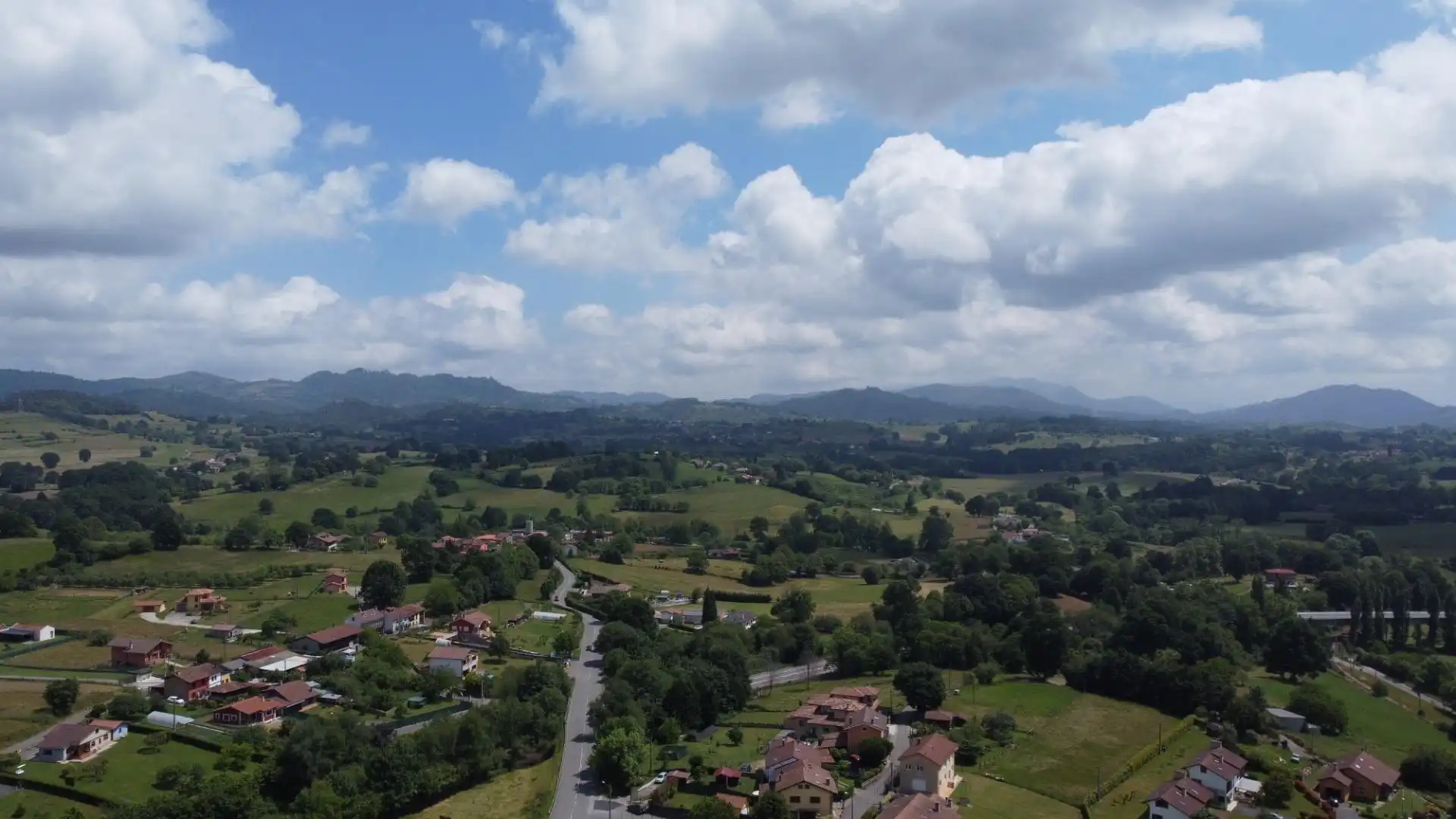 Vista exterior de Casa o xalet en venda en Bimenes amb Calefacció, Jardí privat i Terrassa