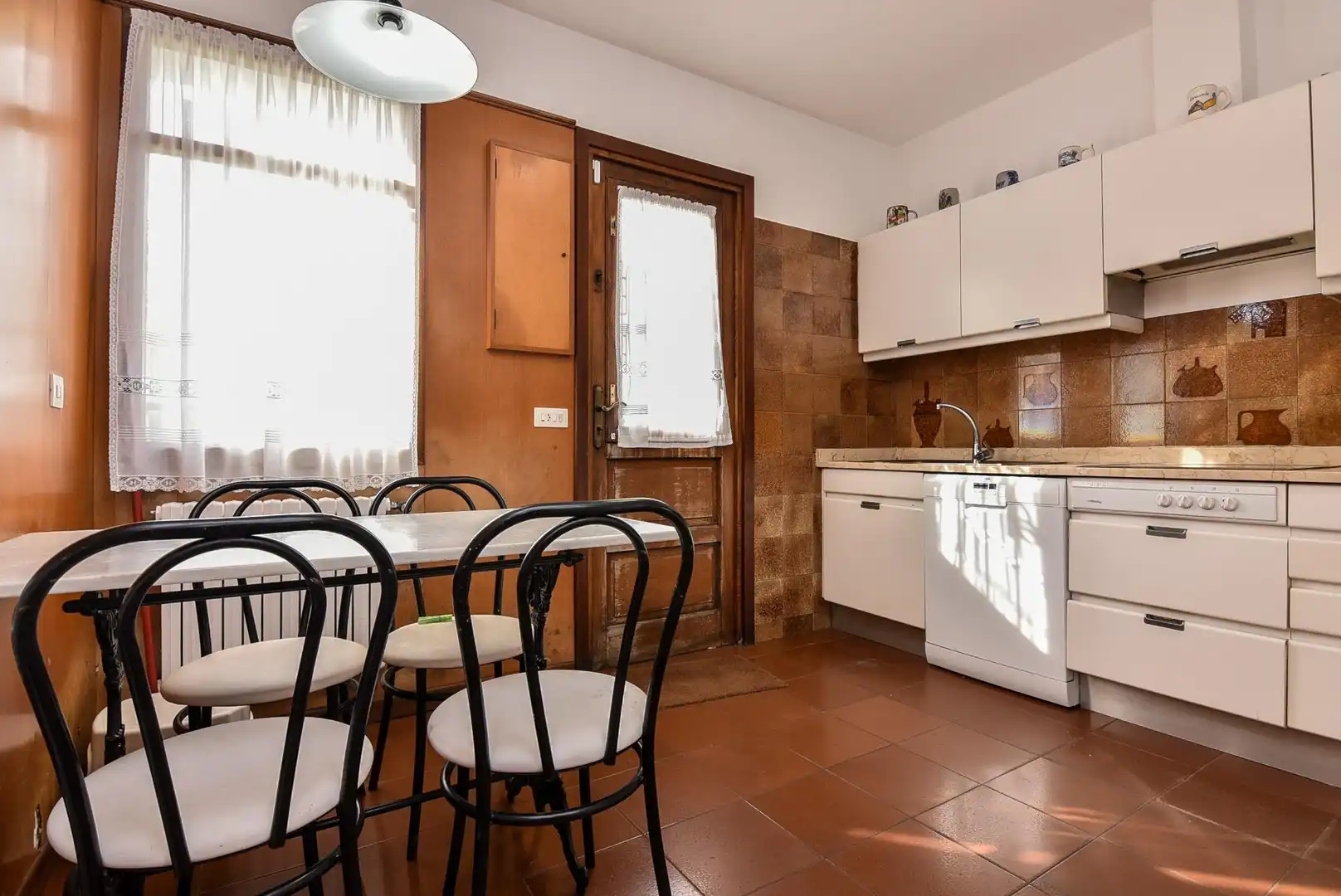 Cuina de Casa o xalet en venda en A Coruña Capital  amb Calefacció, Jardí privat i Parquet