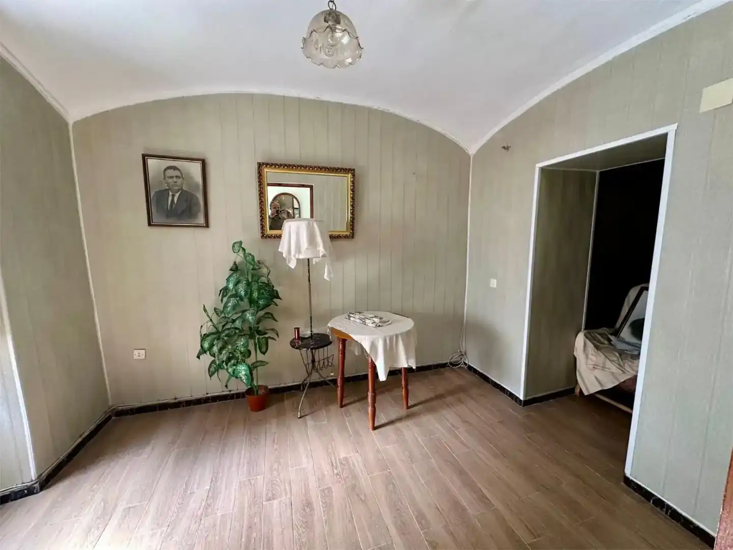 Sala d'estar de Casa adosada en venda en Alburquerque amb Moblat i Balcó