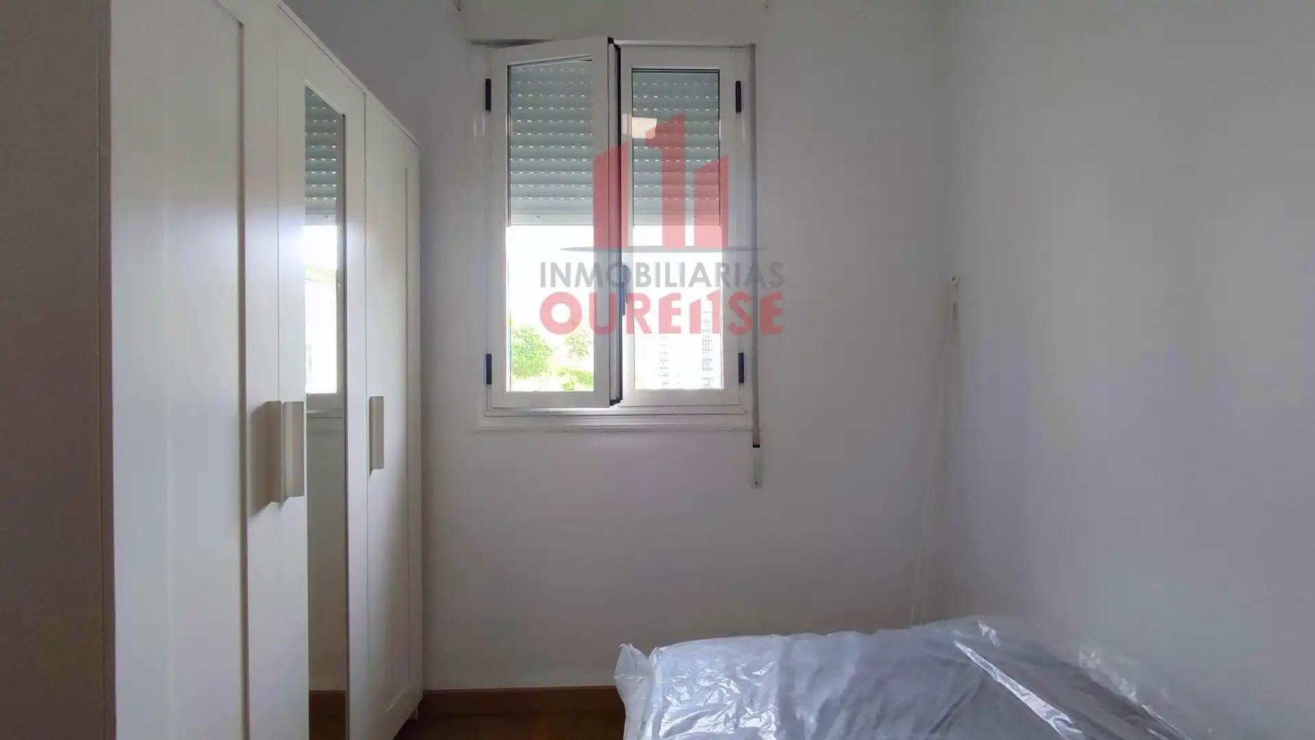 Dormitori de Casa o xalet de lloguer en Ourense Capital  amb Calefacció, Traster i Moblat