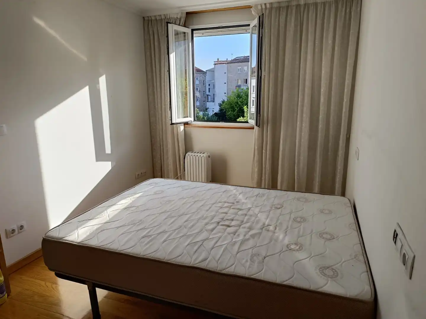 Maisonette zum Verkauf in Calle CASTRON DOURO, Ensanche - Sar