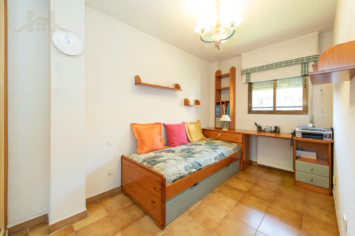Habitación de Dúplex en venta en Manzanares El Real con Calefacción, Amueblado y Piscina comunitaria