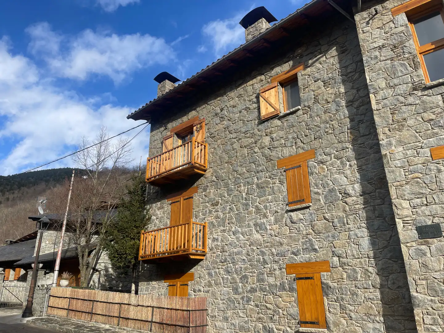 Vista exterior de Àtic en venda en Setcases amb Calefacció, Parquet i Traster