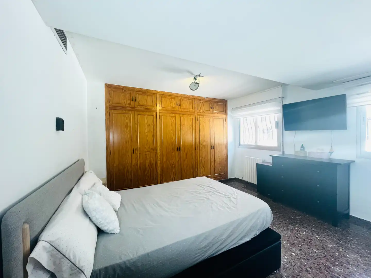 Habitación de Piso en venta en Zaragoza con Aire acondicionado, Calefacción y Jardín privado
