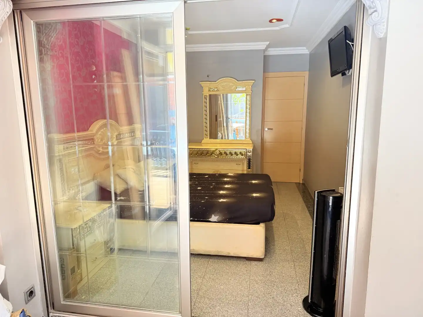 Schlafzimmer von Erdgeschoss zur Miete in Sant Adrià de Besòs mit Klimaanlage, Heizung und Privatgarten