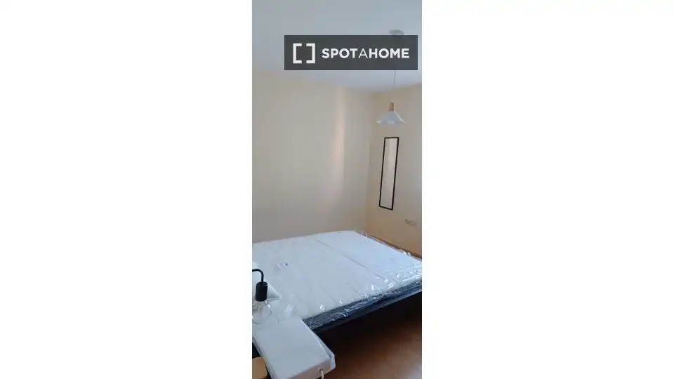 Dormitori de Apartament per a compartir en Sagunto / Sagunt amb Aire condicionat, Terrassa i Moblat
