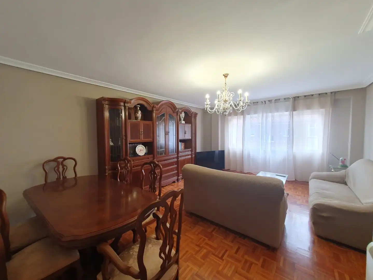 Sala d'estar de Pis de lloguer en Grado amb Calefacció
