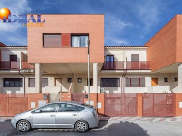 Adossat en venda a Calle HALCON