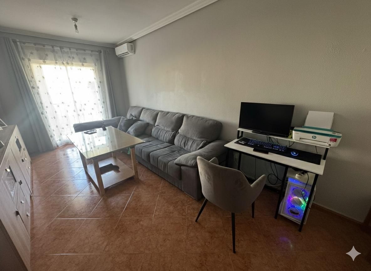 Living room of Flat for sale in  Sevilla Capital  with Air Conditioner, Terrace and Balcony