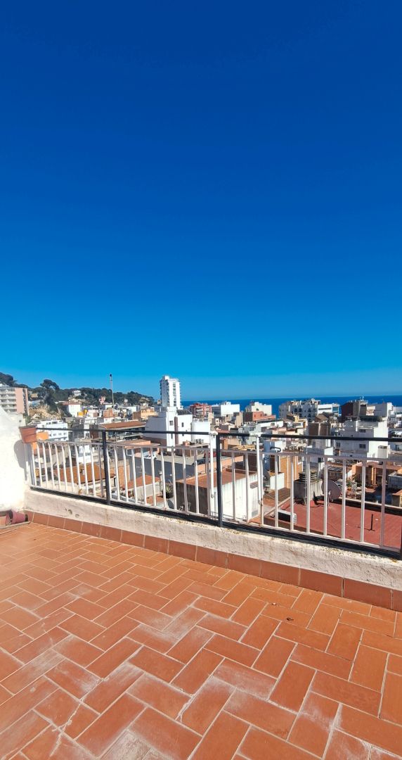 Vista exterior de Àtic en venda en Lloret de Mar amb Calefacció, Terrassa i Forn