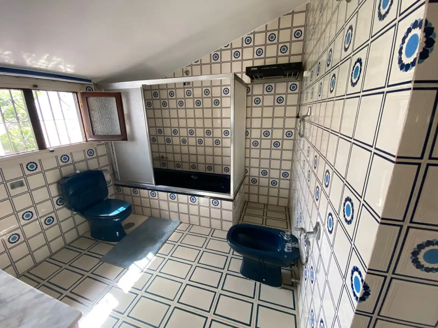 Bathroom of Houses for sale in Fuengirola  with Air Conditioner, Private garden and Swimming Pool