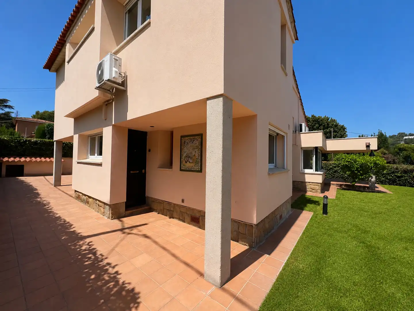 Vista exterior de Casa o xalet de lloguer en Matadepera amb Aire condicionat, Calefacció i Jardí privat