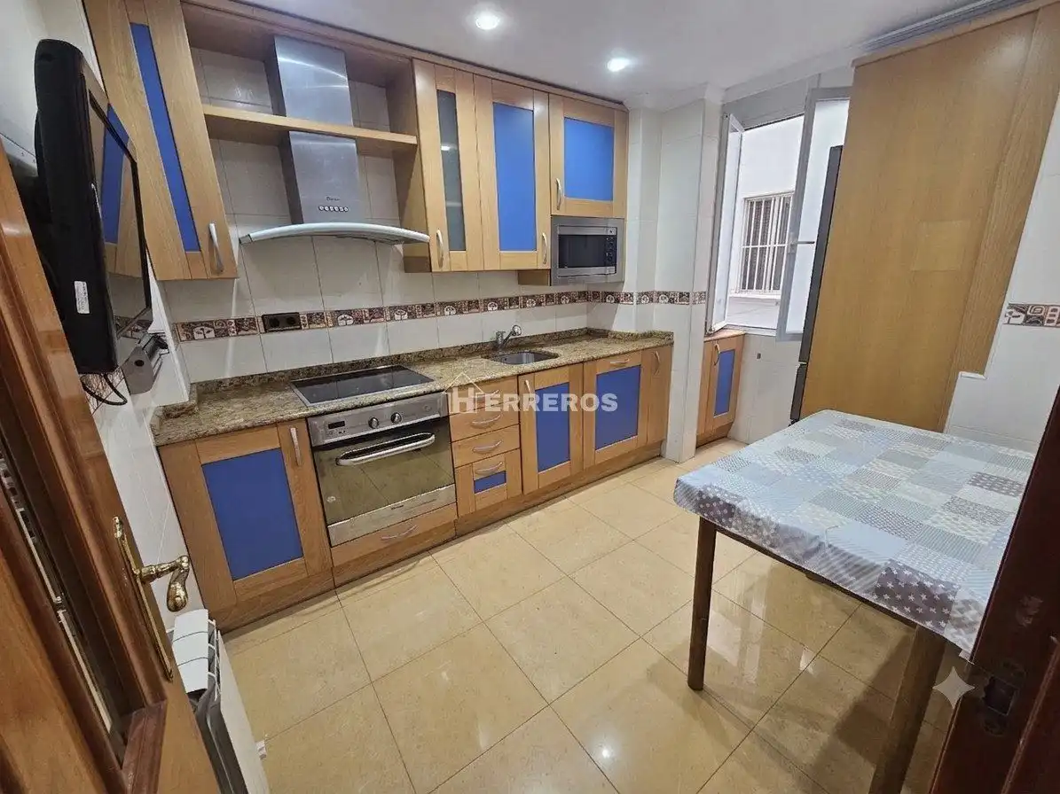Kitchen of Flat for sale in  Logroño  with Heating, Parquet flooring and Furnished