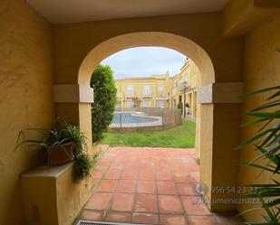 Vista exterior de Casa o xalet de lloguer en El Puerto de Santa María amb Piscina