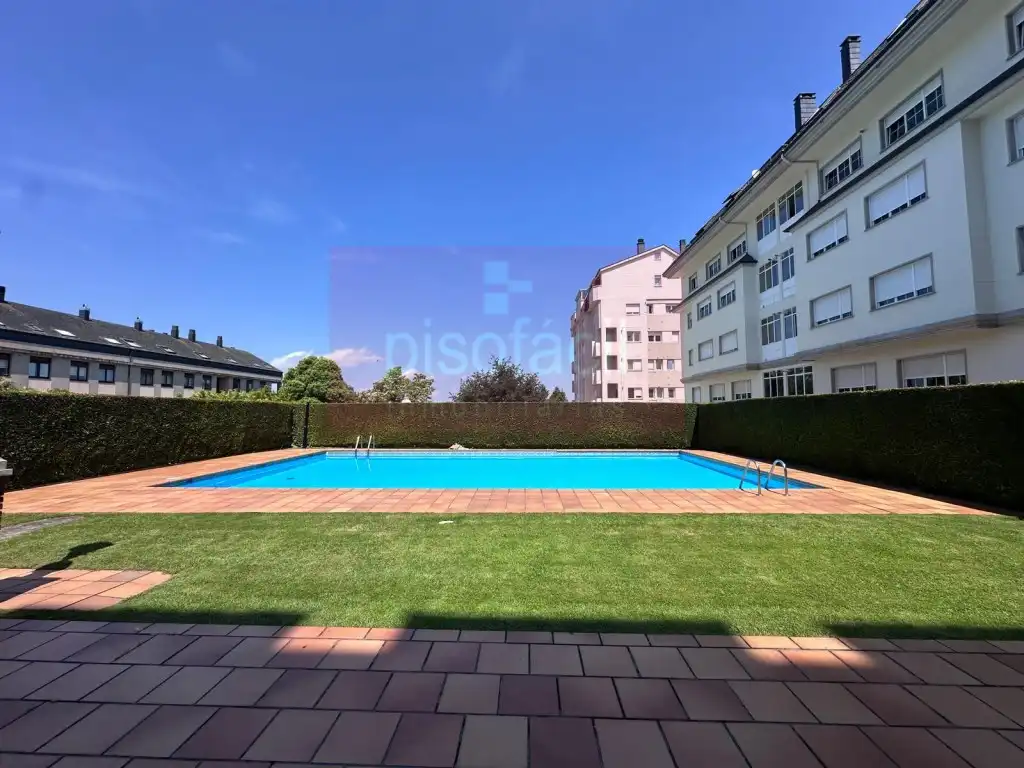 Piscina de Apartamento en venta en Lugo