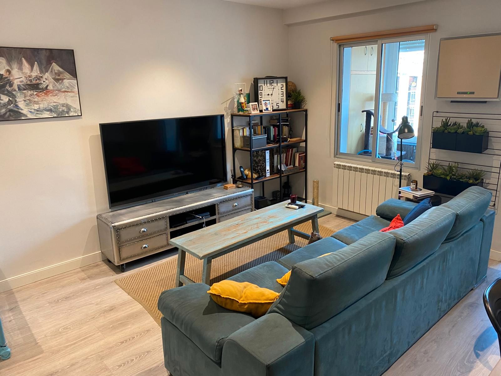 Living room of Flat to rent in  Zaragoza Capital  with Heating, Parquet flooring and Furnished
