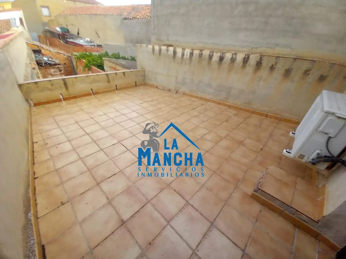 Vista exterior de Finca rústica en venda en Casas de Juan Núñez amb Moblat i Balcó