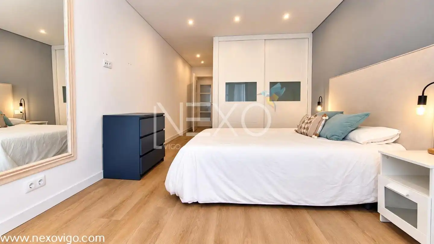 Habitación de Piso en venta en Vigo  con Calefacción, Trastero y Amueblado