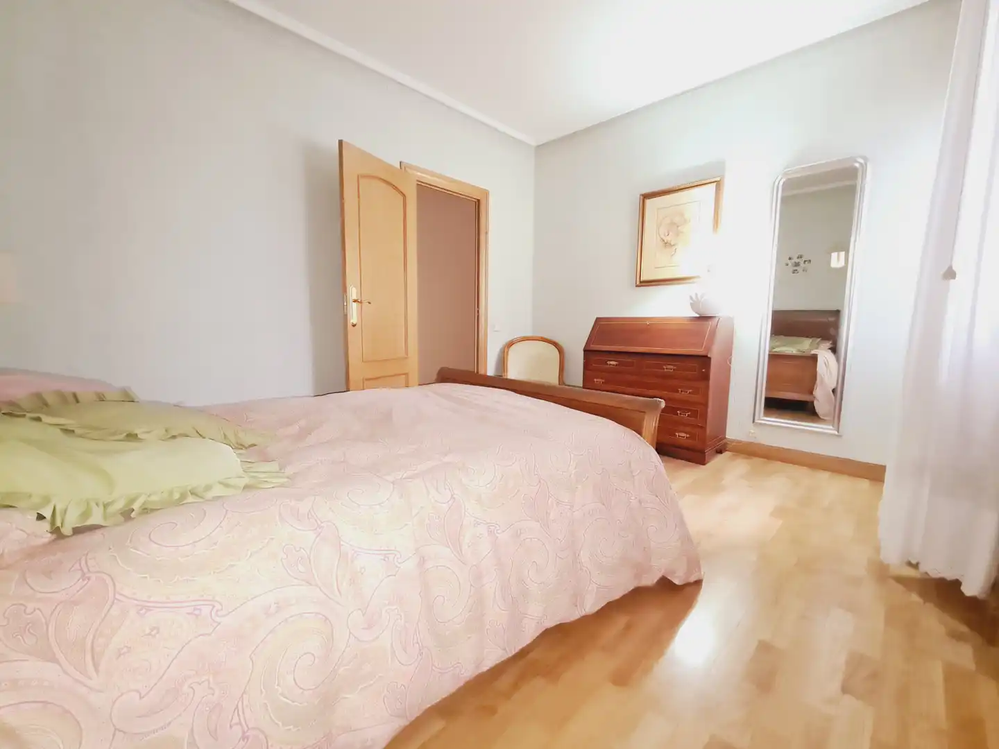 Bedroom of Flat for sale in  Pamplona / Iruña  with Heating, Parquet flooring and Furnished