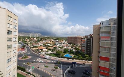 Vista exterior de Apartament en venda en Benidorm amb Terrassa i Piscina comunitària