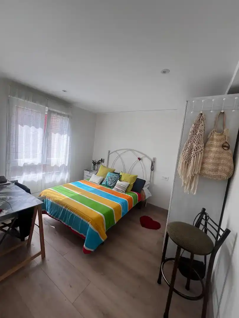 Schlafzimmer von Wohnung zur Miete in Gijón 