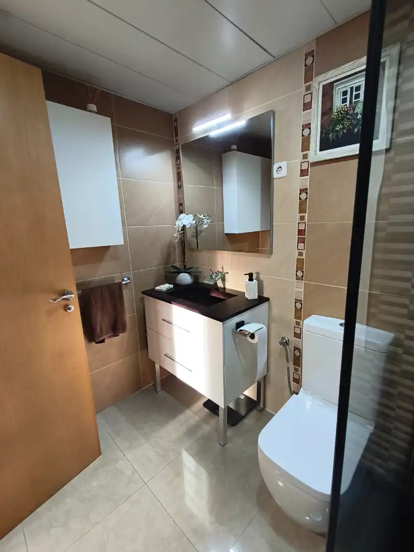 Bathroom of Flat for sale in Parla  with Air Conditioner, Heating and Terrace