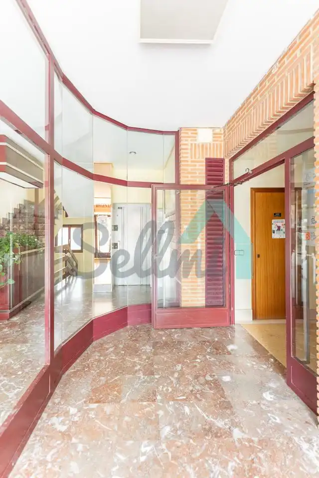 Estudio de alquiler en Oviedo  con Parquet y Amueblado
