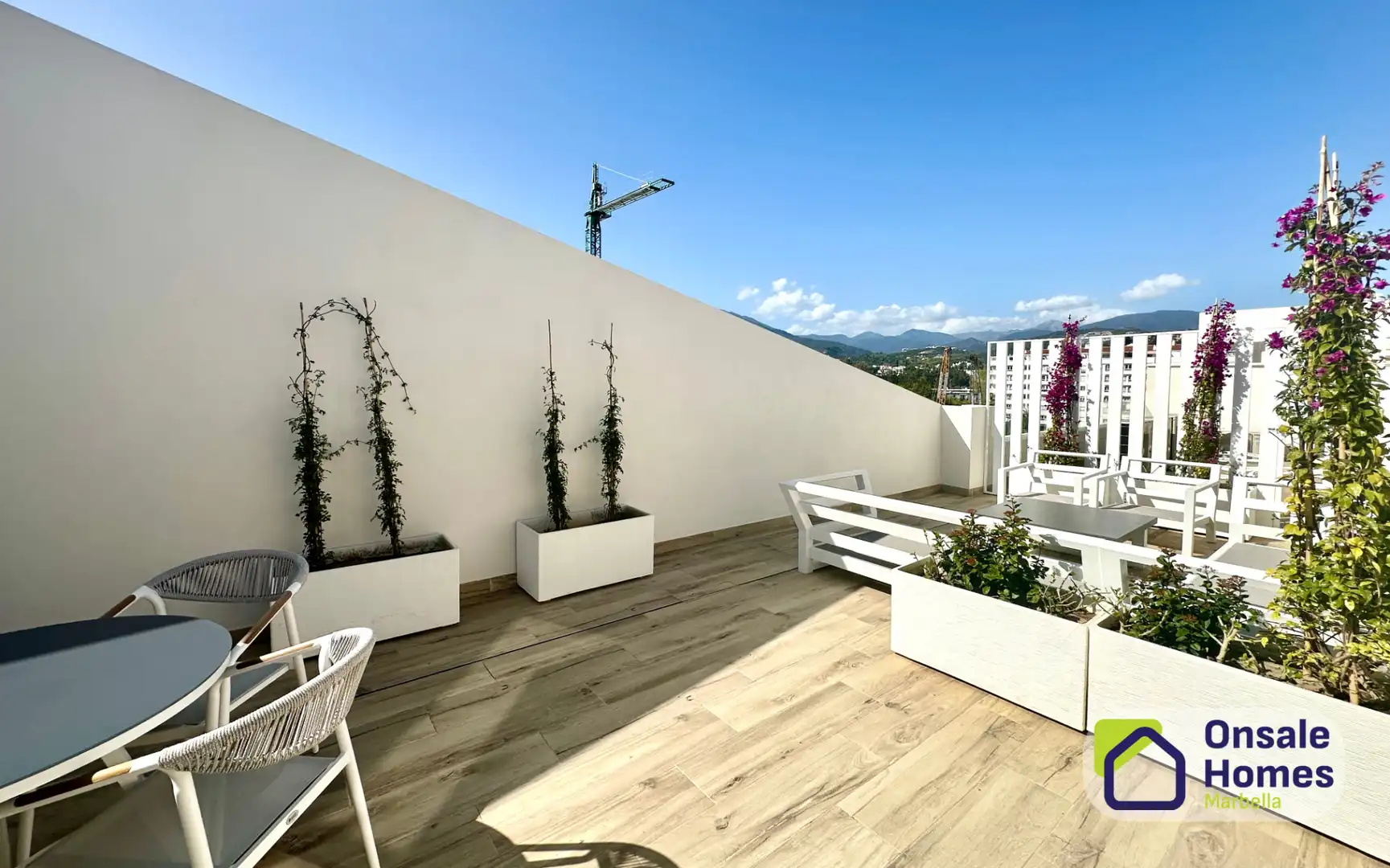 Terrasse von Dachboden zur Miete in Marbella mit Klimaanlage, Terrasse und Abstellraum