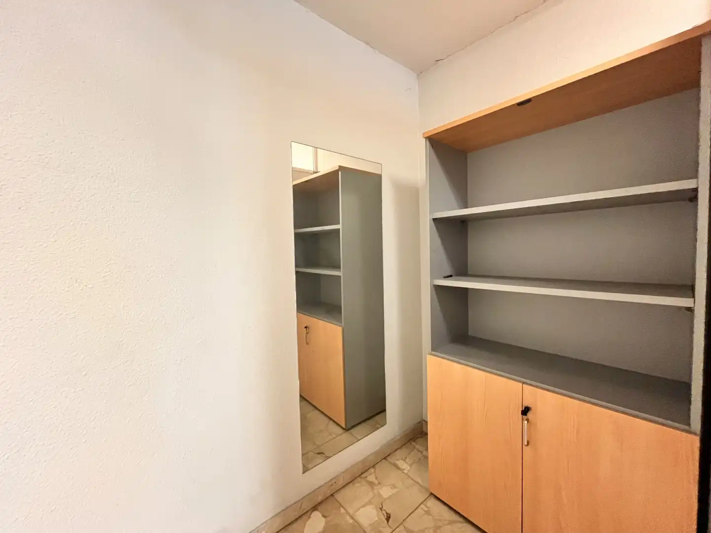 Habitación de Oficina de alquiler en Gijón  con Calefacción