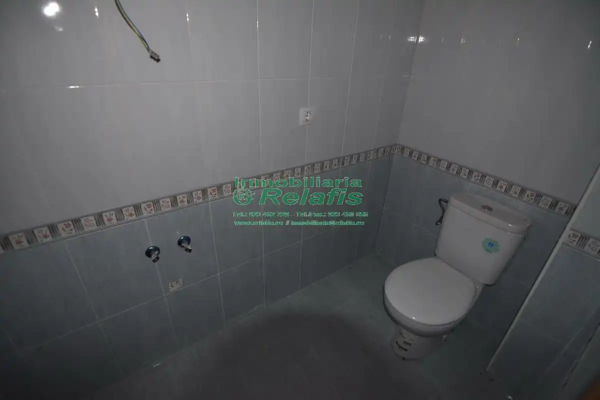 Bany de Pis en venda en Ciudad Rodrigo amb Calefacció, Parquet i Terrassa