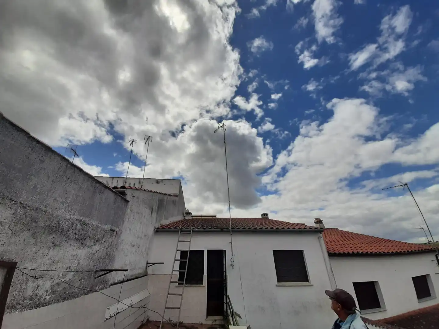 Vista exterior de Casa adosada en venda en Casar de Cáceres amb Terrassa i Balcó