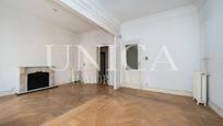 Flat for sale in  Madrid Capital  with Air Conditioner, Heating and Parquet flooring