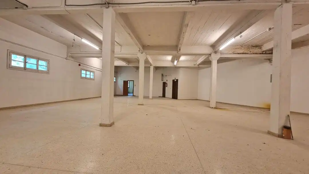 Fabrikhallen zur Miete in Donostia - San Sebastián 