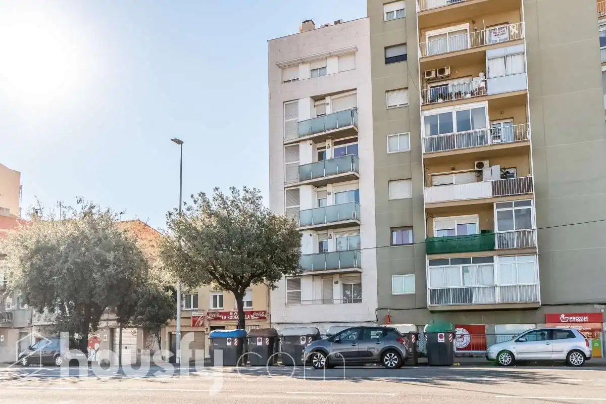 Außenansicht von Wohnung zum Verkauf in Sabadell mit Klimaanlage, Heizung und Möbliert