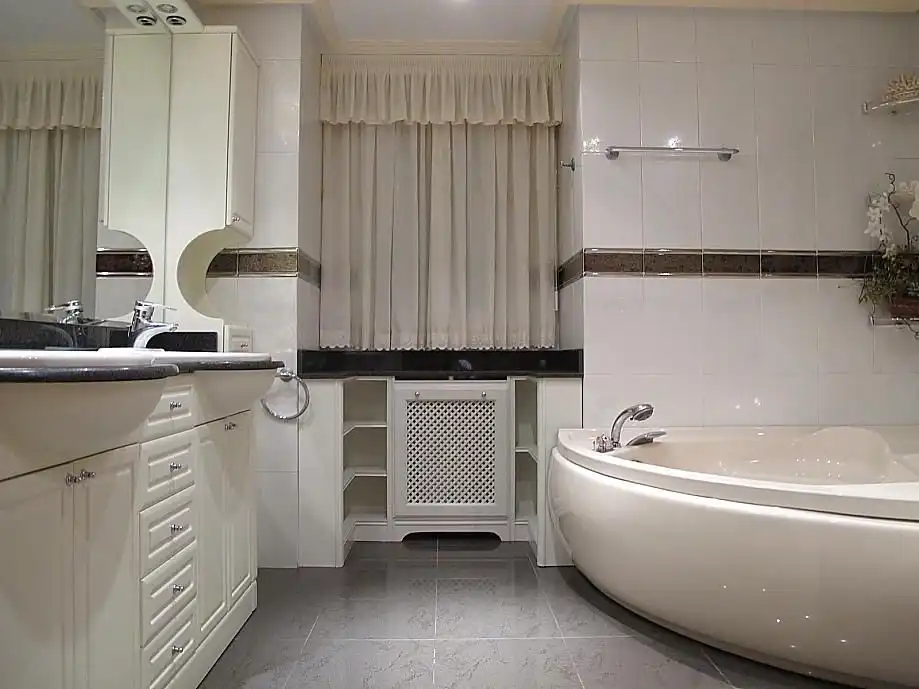 Bathroom of Houses for rent in Boadilla del Monte  with Air Conditioner, Private garden and Storage room