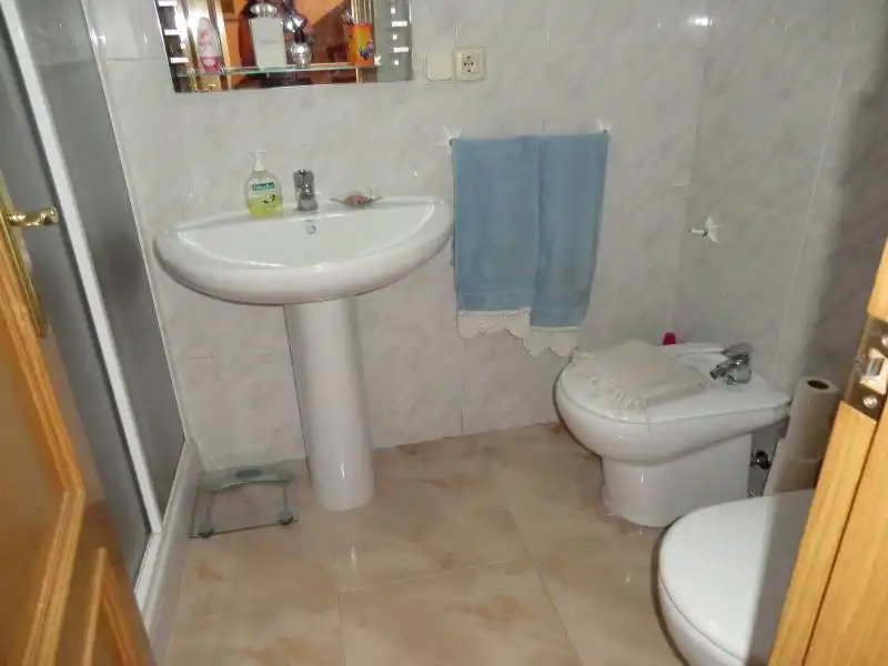Bany de Casa o xalet en venda en Alicante / Alacant amb Aire condicionat, Terrassa i Traster