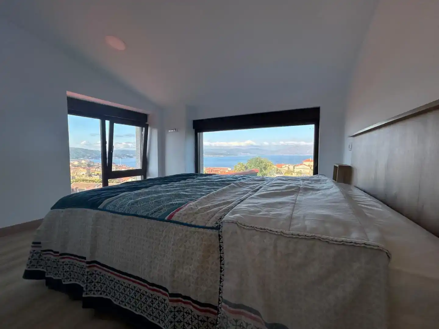 Dormitori de Casa adosada en venda en Fisterra amb Jardí privat, Parquet i Moblat