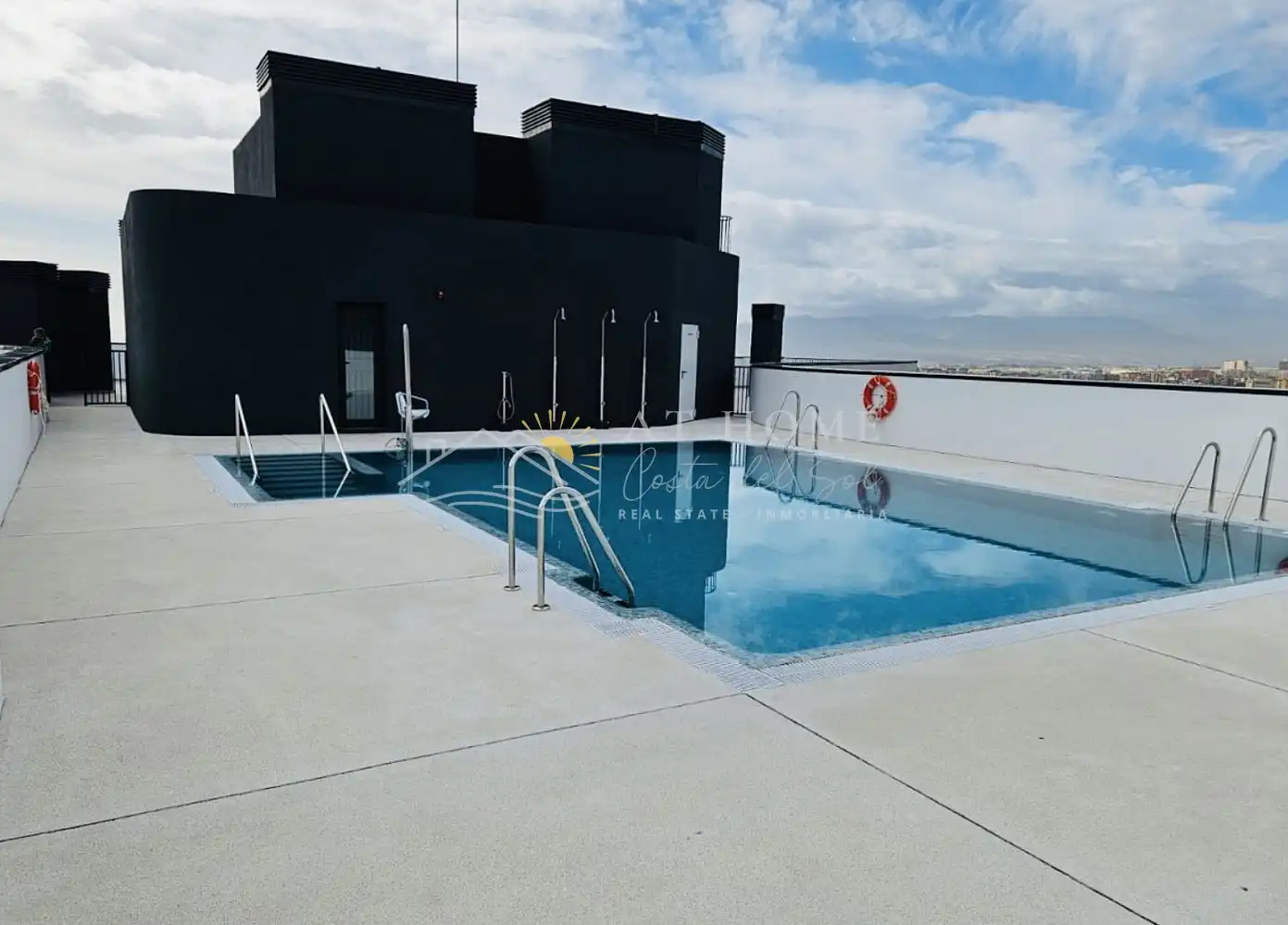 Schwimmbecken von Wohnungen zur Miete in Málaga mit Terrasse, Schwimmbad und Ofen