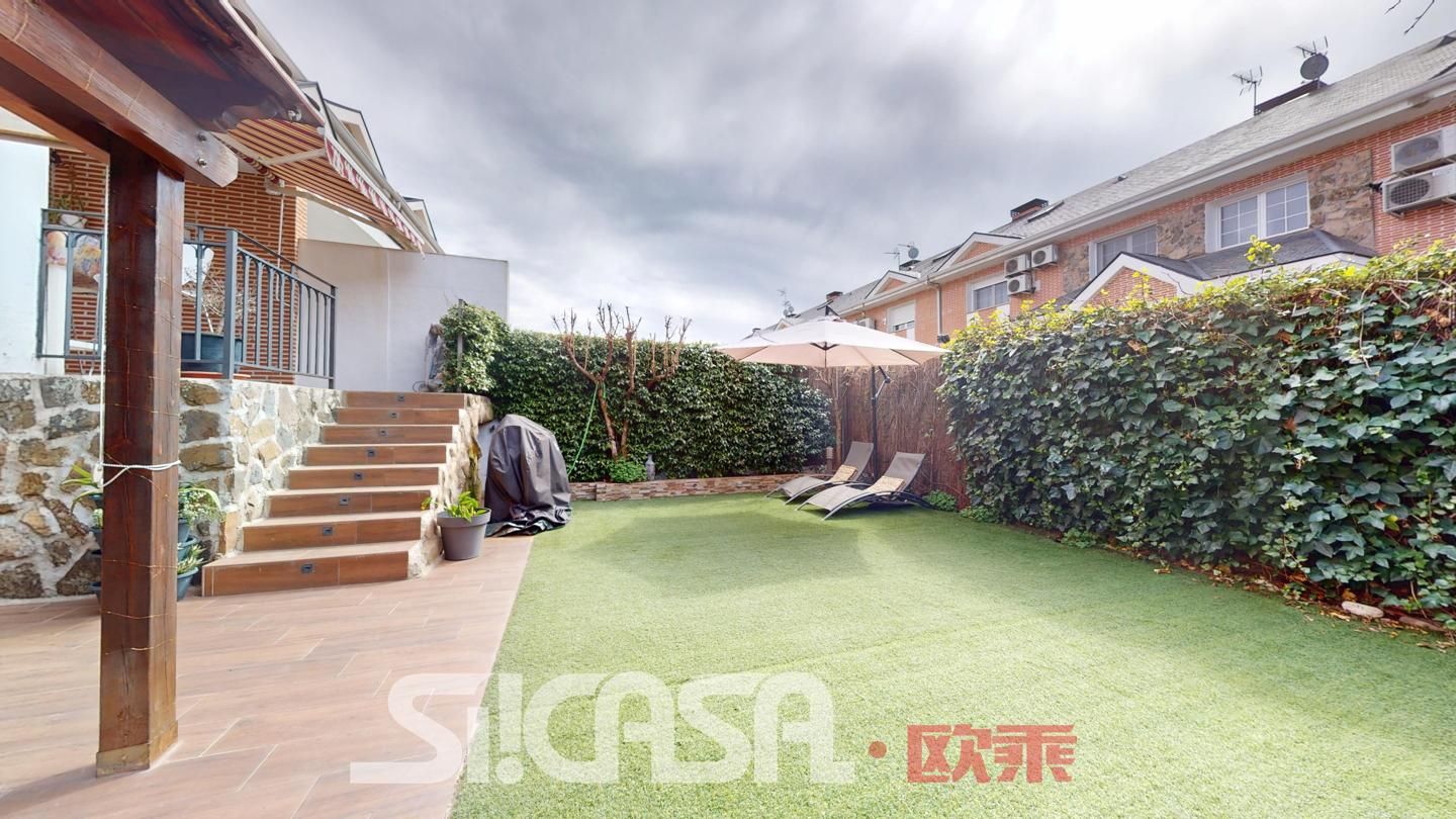 Garten von Einfamilien-Reihenhaus zum Verkauf in Parla mit Klimaanlage, Heizung und Privatgarten