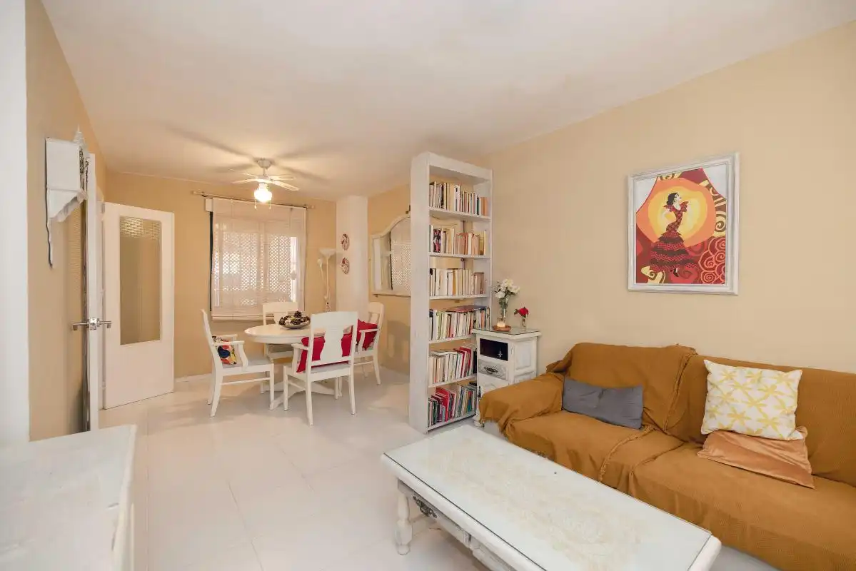 Sala d'estar de Casa adosada en venda en Castilleja de la Cuesta amb Aire condicionat, Calefacció i Terrassa