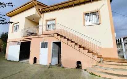 Vista exterior de Casa o xalet en venda en Salas amb Calefacció